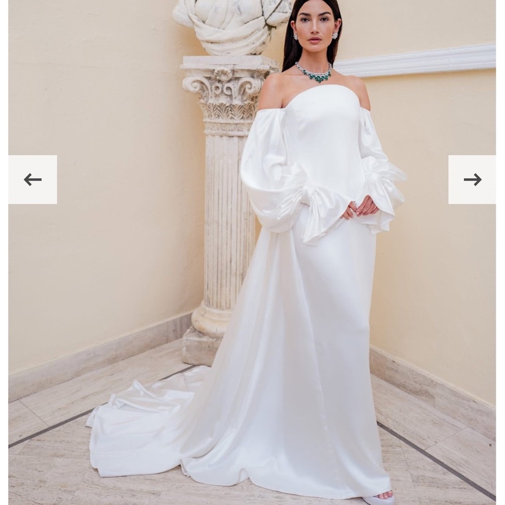 CAROLINA HERRERA BRIDAL GOWN